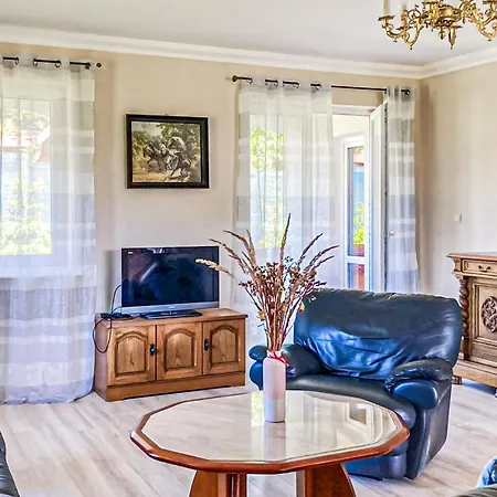 3 Bedroom Lovely In Feriehus