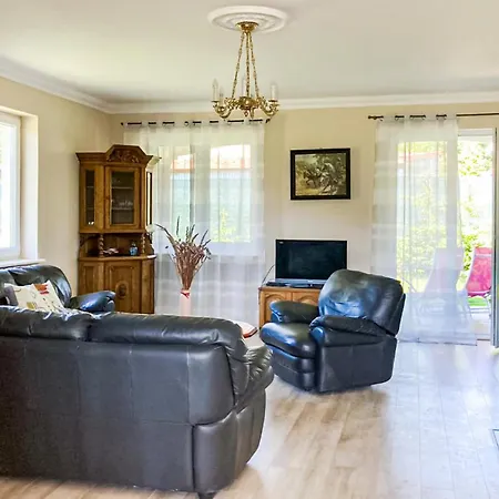 3 Bedroom Lovely In Feriehus