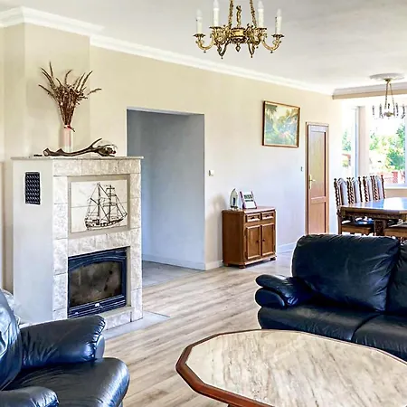 3 Bedroom Lovely In Feriehus